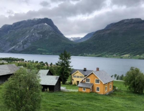 Steinsvoll Gård